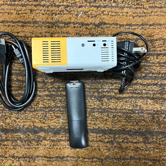 Mini projector - Picture 3 of 7